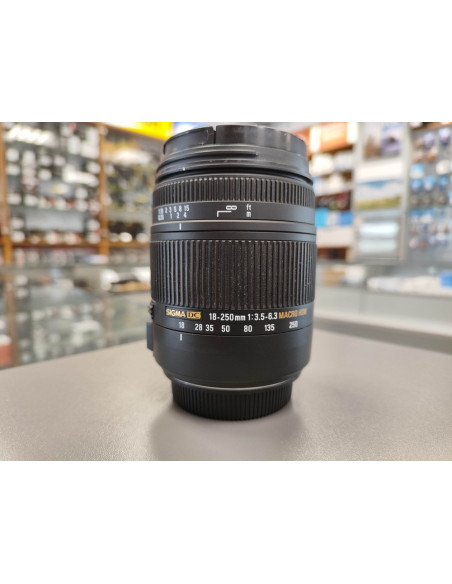 Sigma 18-250 F/3,5-6,3 DC OS za Canon (rabljeno, 4/5)