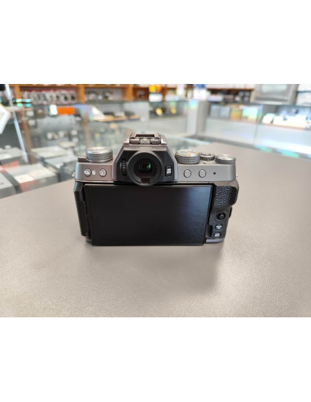 Fuji X-T200 + 15-45 F/3.5-5.6 OIS PZ(rabljeno, 4/5)